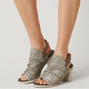 Distressed Shimmering Gold Peep Toe Shootie